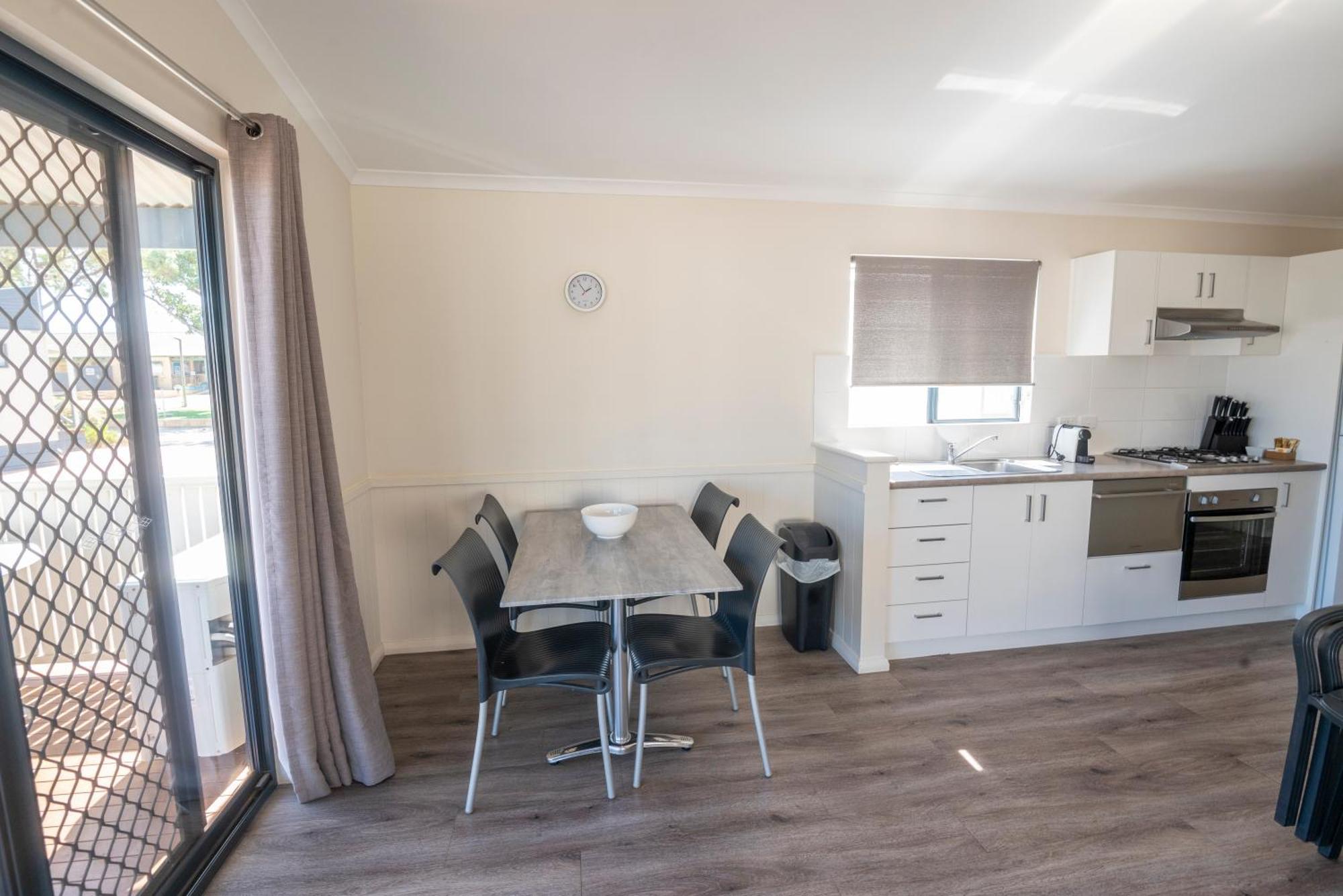 Jurien Bay Tourist Park Hotel ภายนอก รูปภาพ