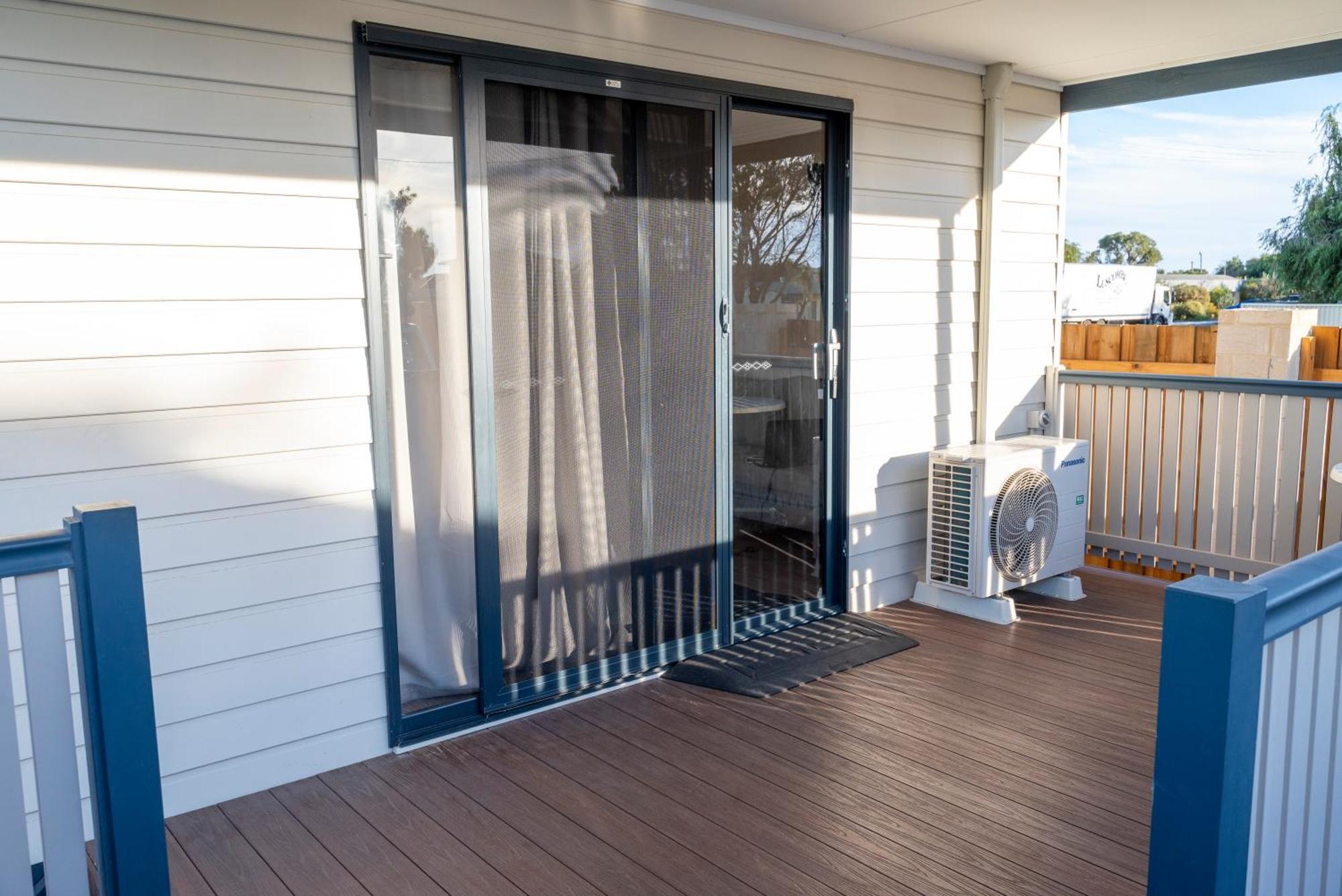 Jurien Bay Tourist Park Hotel ภายนอก รูปภาพ