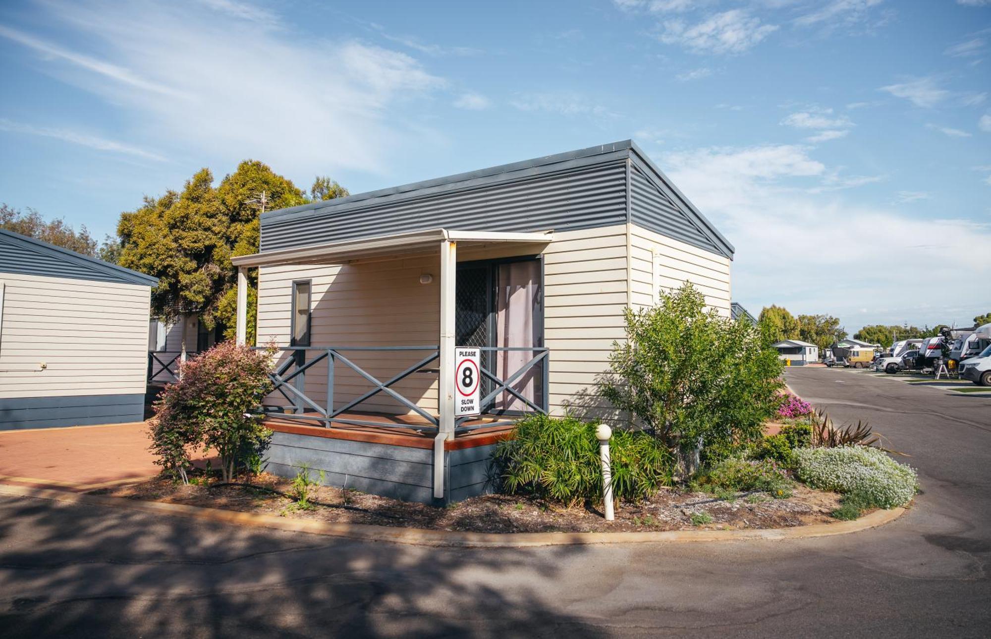 Jurien Bay Tourist Park Hotel ภายนอก รูปภาพ